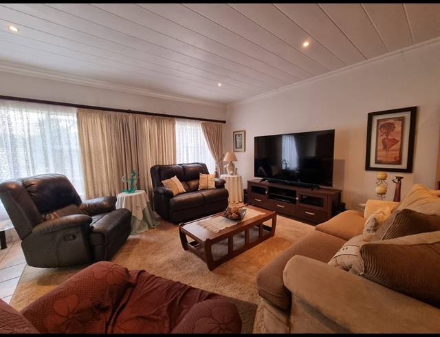 3 BEDROOM TOWNHOUSE FOR SALE IN ARCON PARK
